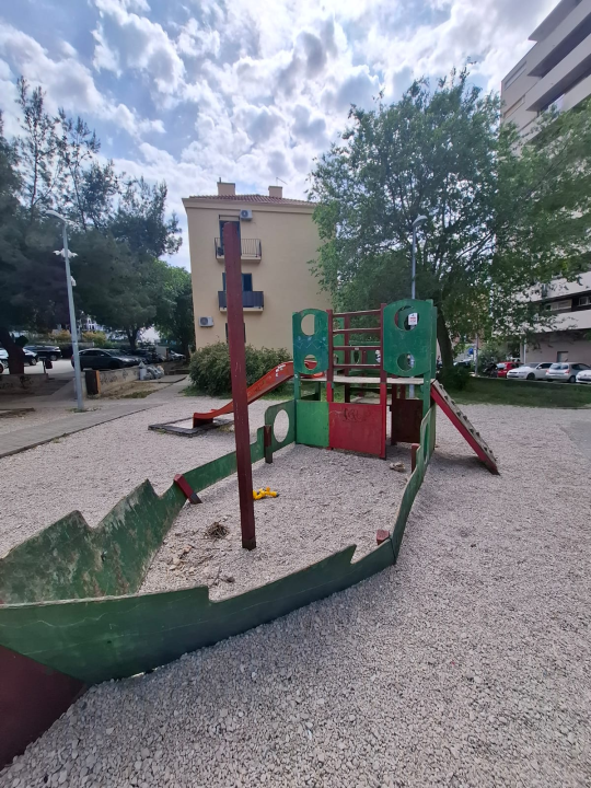 Majka upozorava: Opasne sprave i zapuštena dječja igrališta u Šibeniku