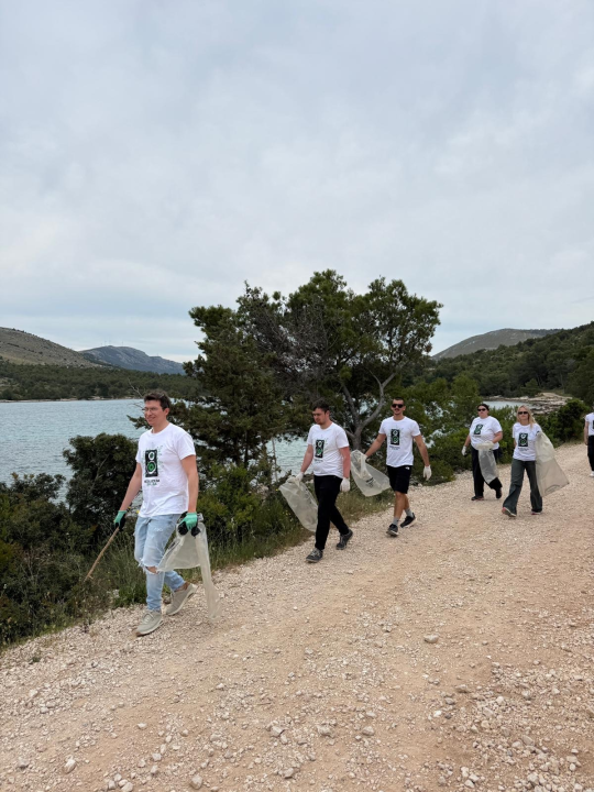 Volonteri očistili poluotok Oštricu u Grebaštici
