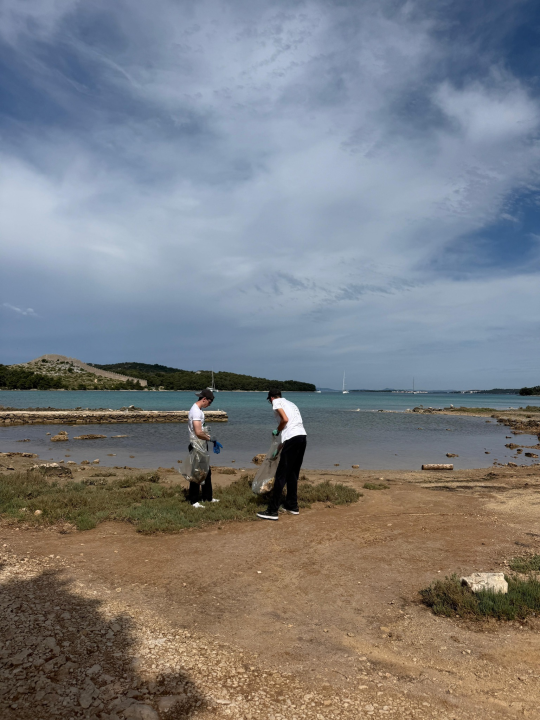 Volonteri očistili poluotok Oštricu u Grebaštici
