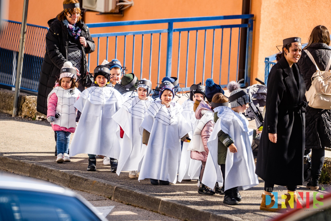 Šarenilo dječje maškarane povorke preplavilo Drniš