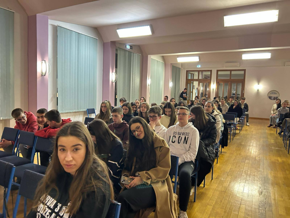 U Drniškoj Gospi od Ružarija održana duhovna obnova za mlade i roditelje