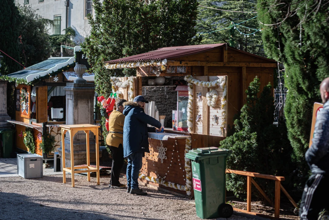 Sve je spremno za Adventuru: Kućice u đardinu otvaraju u 17,  a koncert BluVinila počinje u 20 sati 