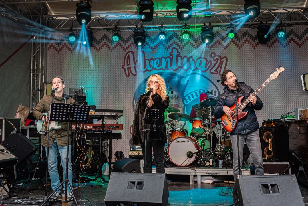 Vratilo se staro normalno na Adventuru: Fenixi, Badnjak, đardin, točno u podne