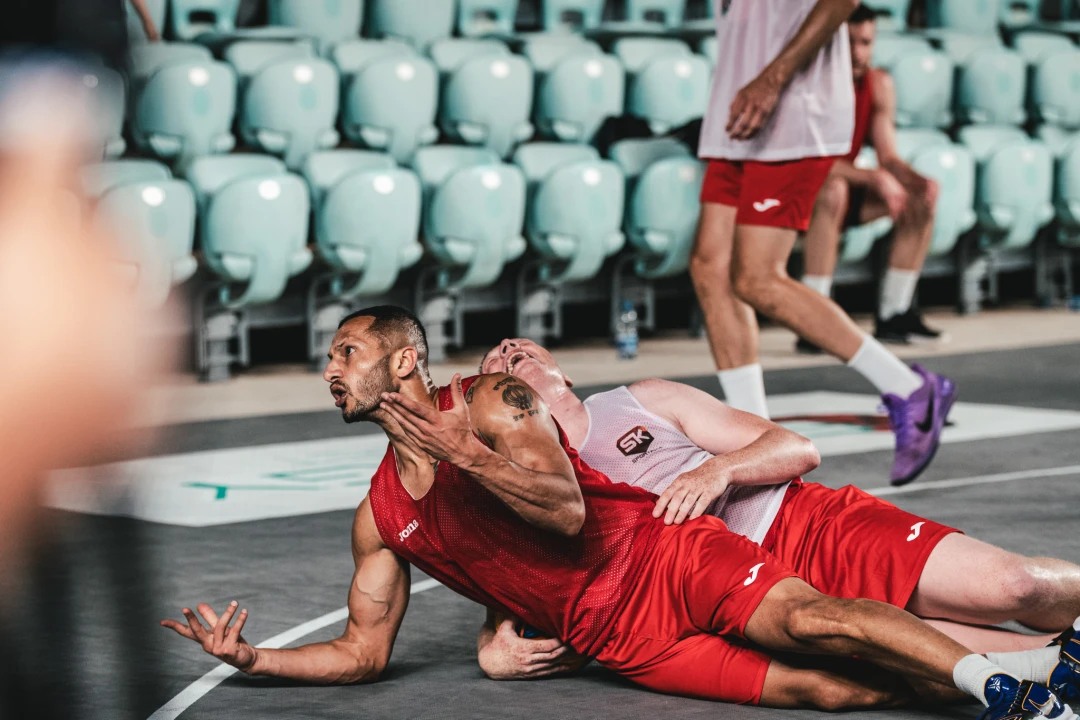Basket se na Mihovilu i sinoć igrao pred gotovo praznim gledalištem, ako izuzmemo igrače!