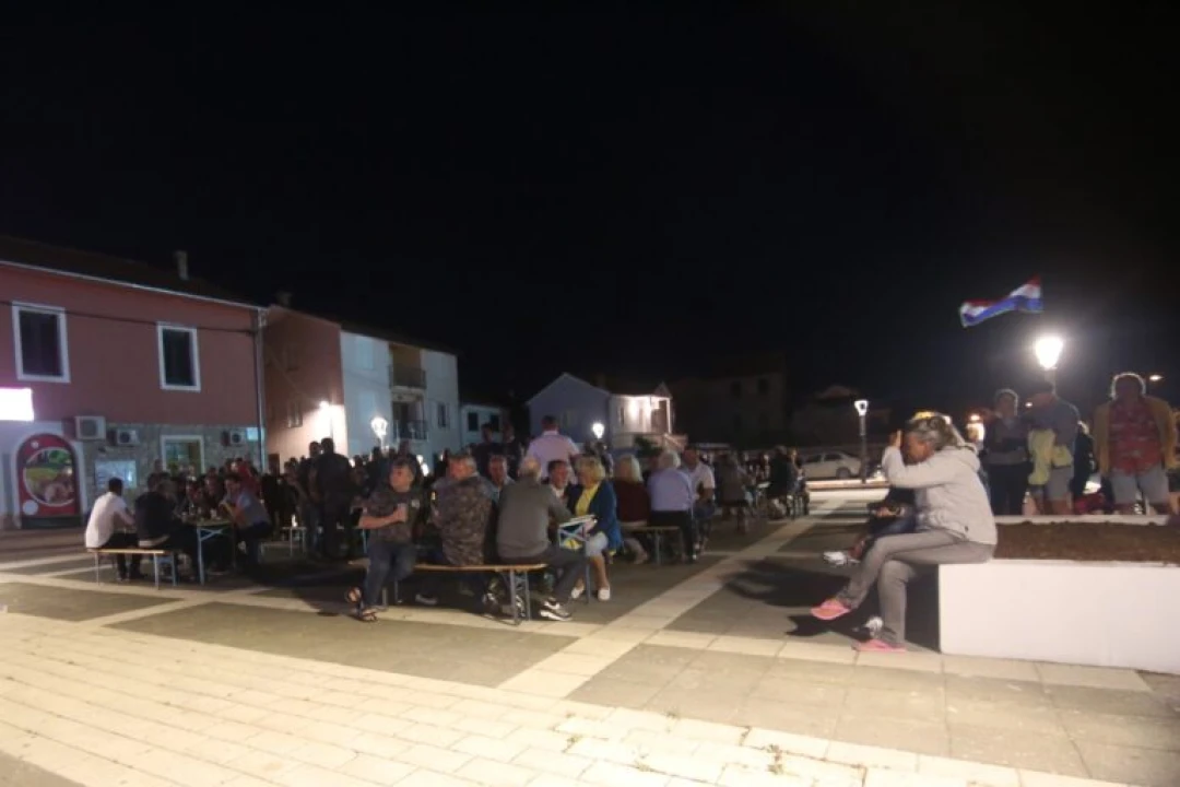 U Jezerima Dan državnosti proslavljen okupljanjem Samostalnog voda Tisno: 'Nismo samo borbena jedinica, već velika obitelj'