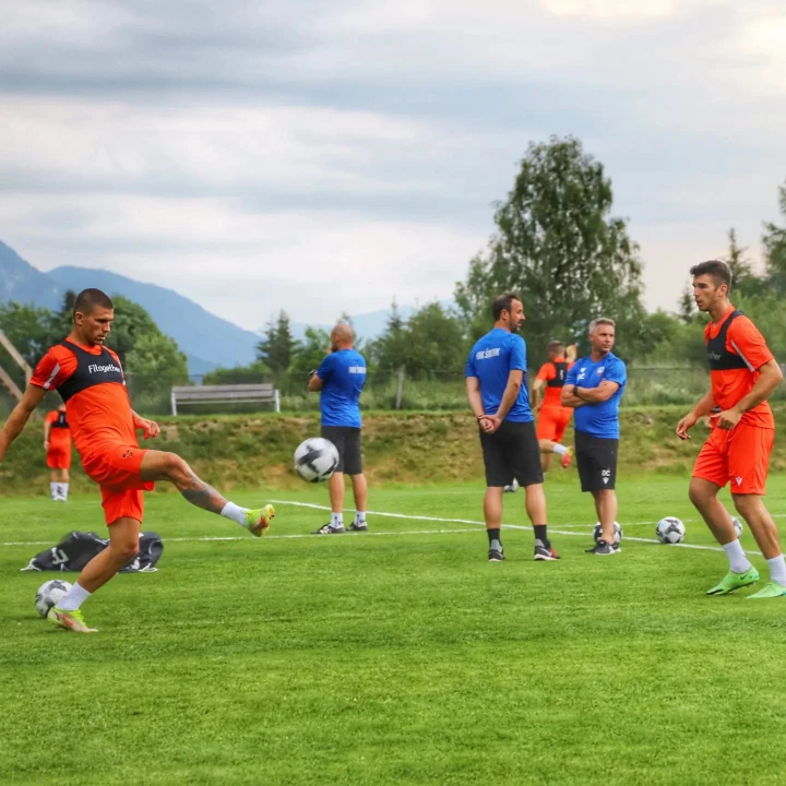 Nogometaši Šibenika odrađuju prve treninge u Sloveniji, potpisan novi sponzorski ugovor 