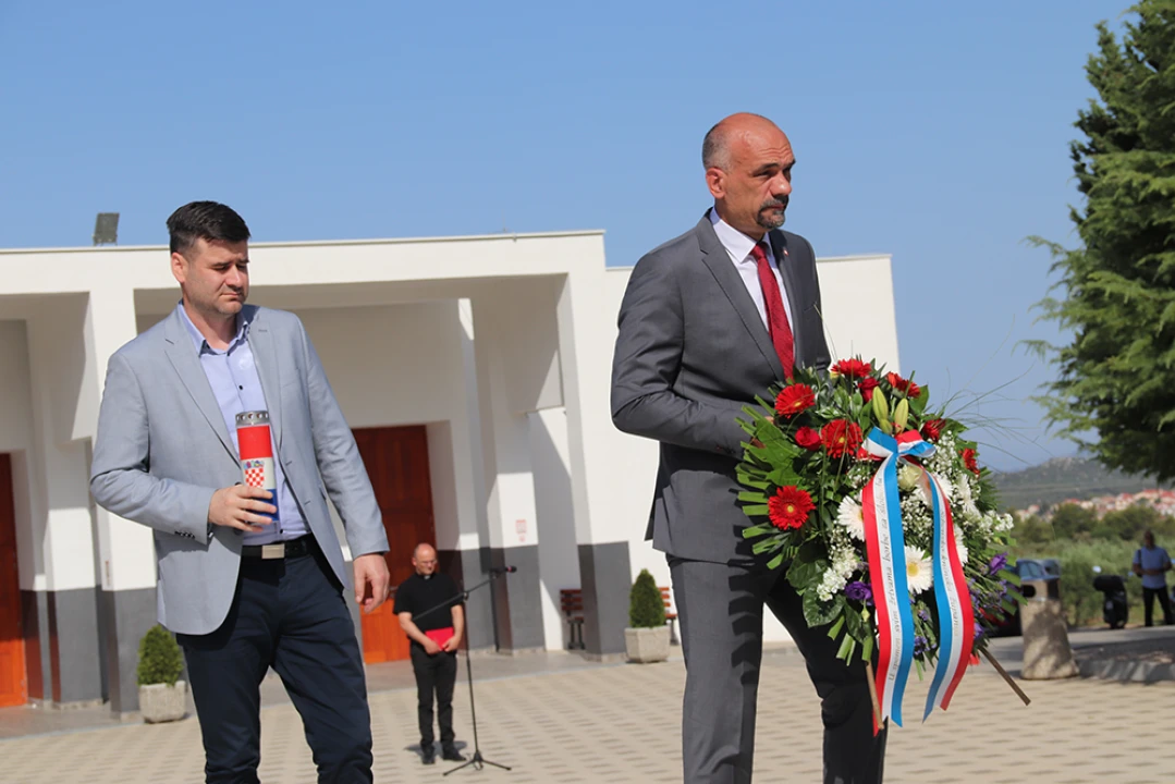 Polaganjem vijenaca na Kvanju obilježen Dan antifašističke borbe