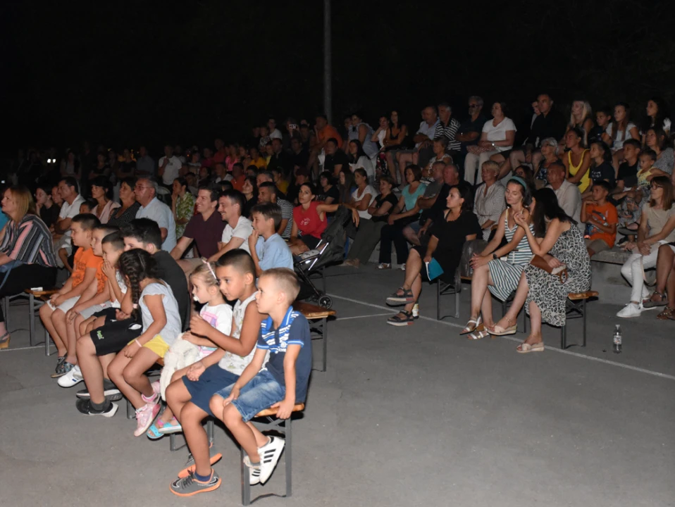 Predstava 'Jel tako, Zorane' nasmijala i mirlovačku publiku 