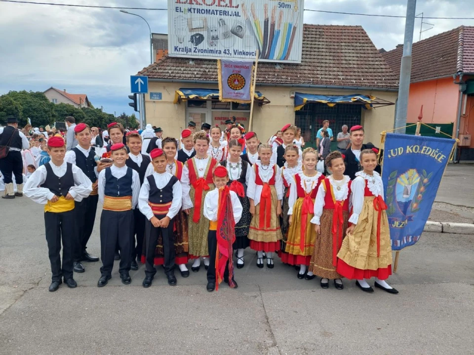 Mlada skupina KUD-a Koledišće nastupila na Dječjim vinkovačkim jesenima