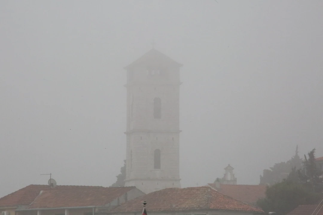 Tisno prekriveno maglom izgleda kao da ga je naslikao Claude Monet!