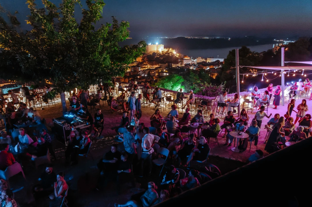 Balkan ZOO i Nina Ćorić na Baroneu: Romske pjesme u world music izričaju i dašak flamenka 