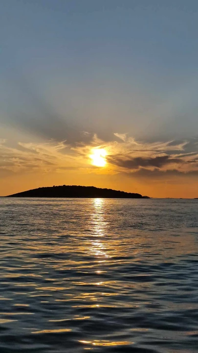 Morska avantura posade ŠibenikIN-a: Jako jugo, promjena ruta i nezaboravni dani na prekrasnoj jedrilici