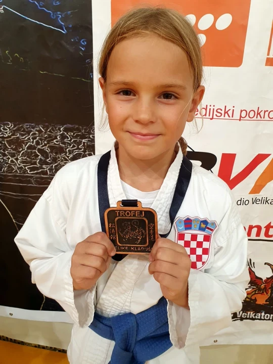 KK Okit Vodice opet najbolji: Iz Velike Kladuše se vratili sa 11 zlatnih medalja, tri srebrene i četiri brončane  