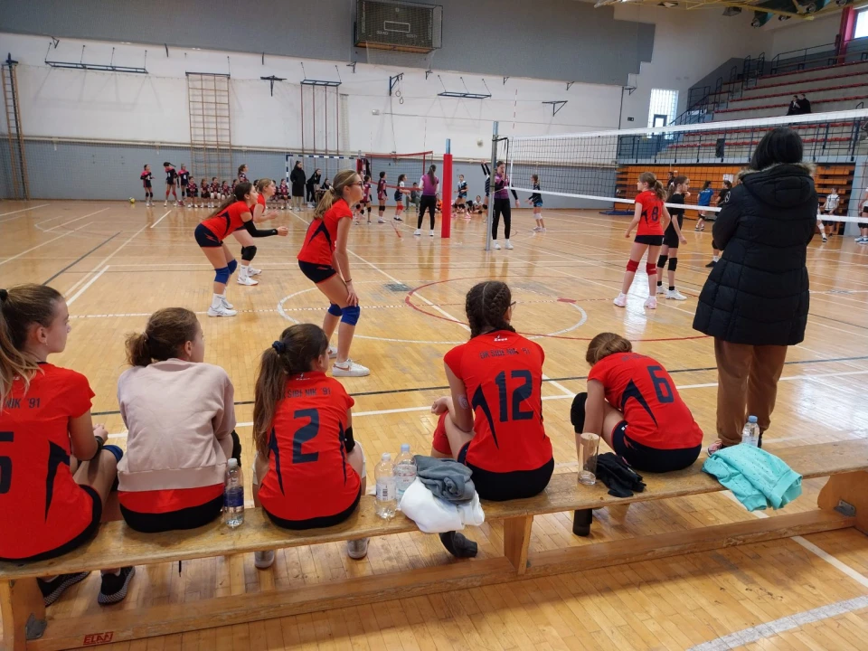 U Kninu održan prvi susret male odbojke otvorenog prvenstva Šibensko-kninske županije