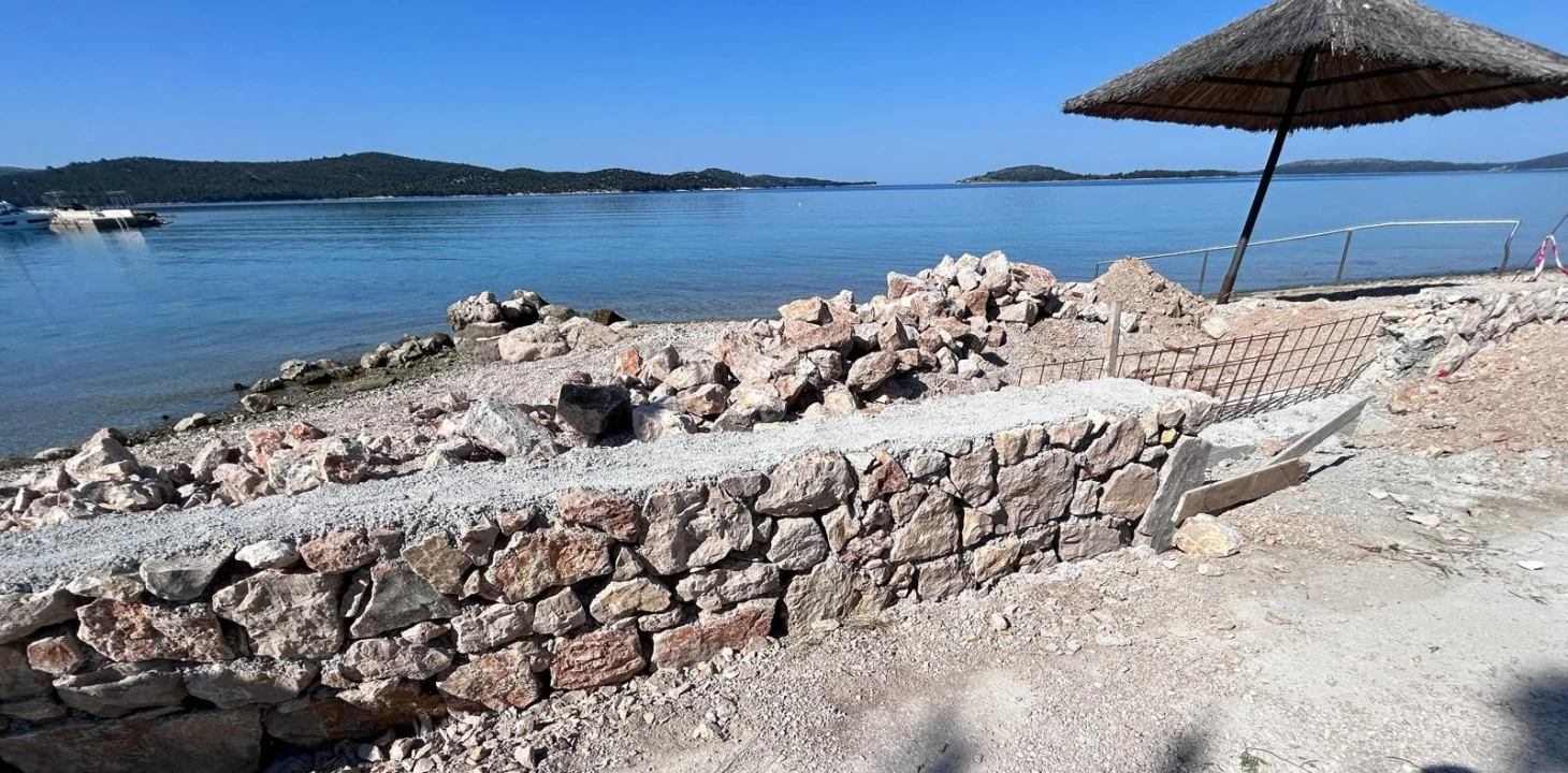 U sanaciju pomorskog dobra u Žaboriću i na Zlarinu uloženo 70 tisuća eura