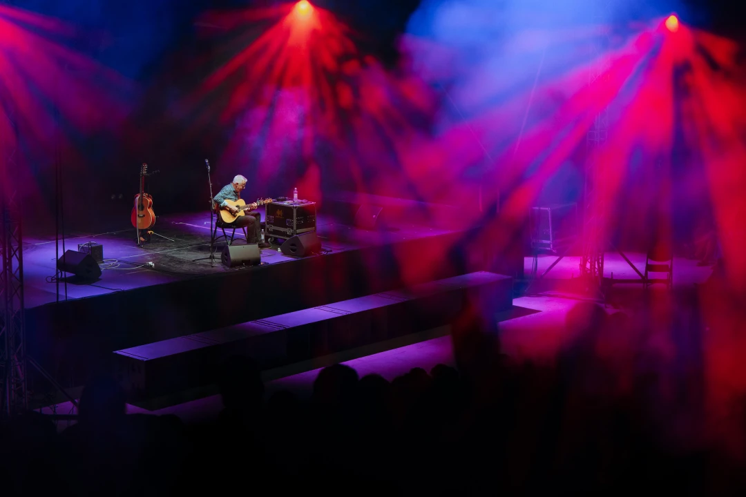 Gitaristička legenda Tommy Emmanuel na Mihovilu oduševio sviranjem tri dionice istovremeno 