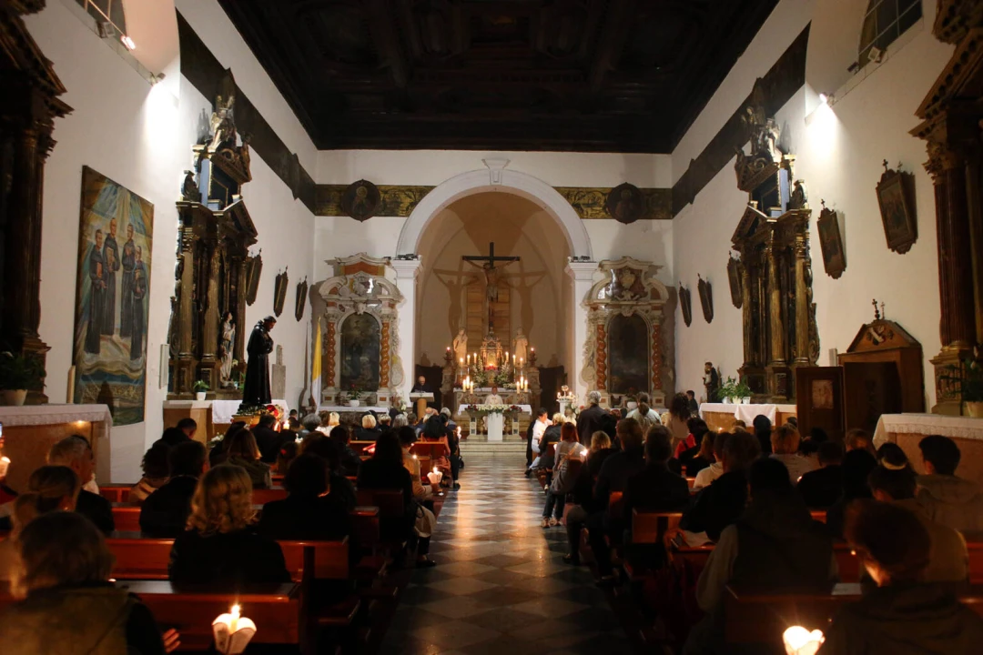 U centru Šibenika održana procesija s relikvijama svetog Frane
