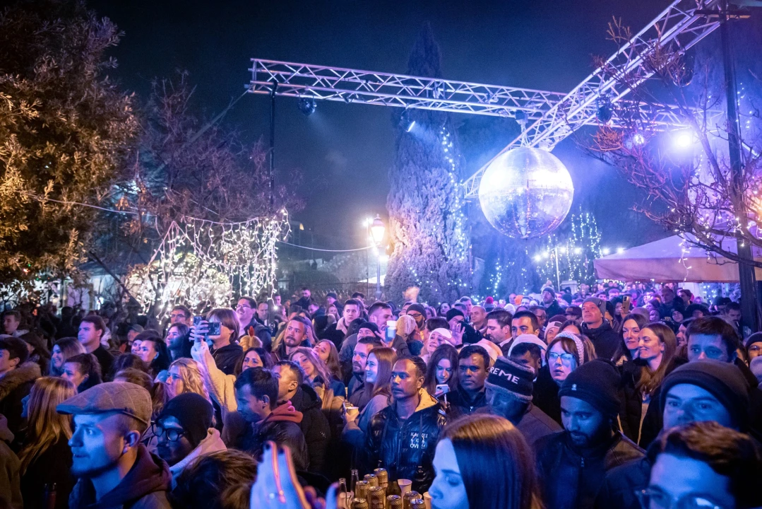 Šibenik 2025. dočekao u stilu: Plesalo se ispred dvije gradske pozornice!  