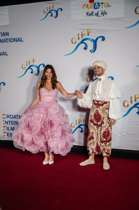 Zvijezde i crveni tepih u Šibeniku: Počeo Croatian International Film Festival
