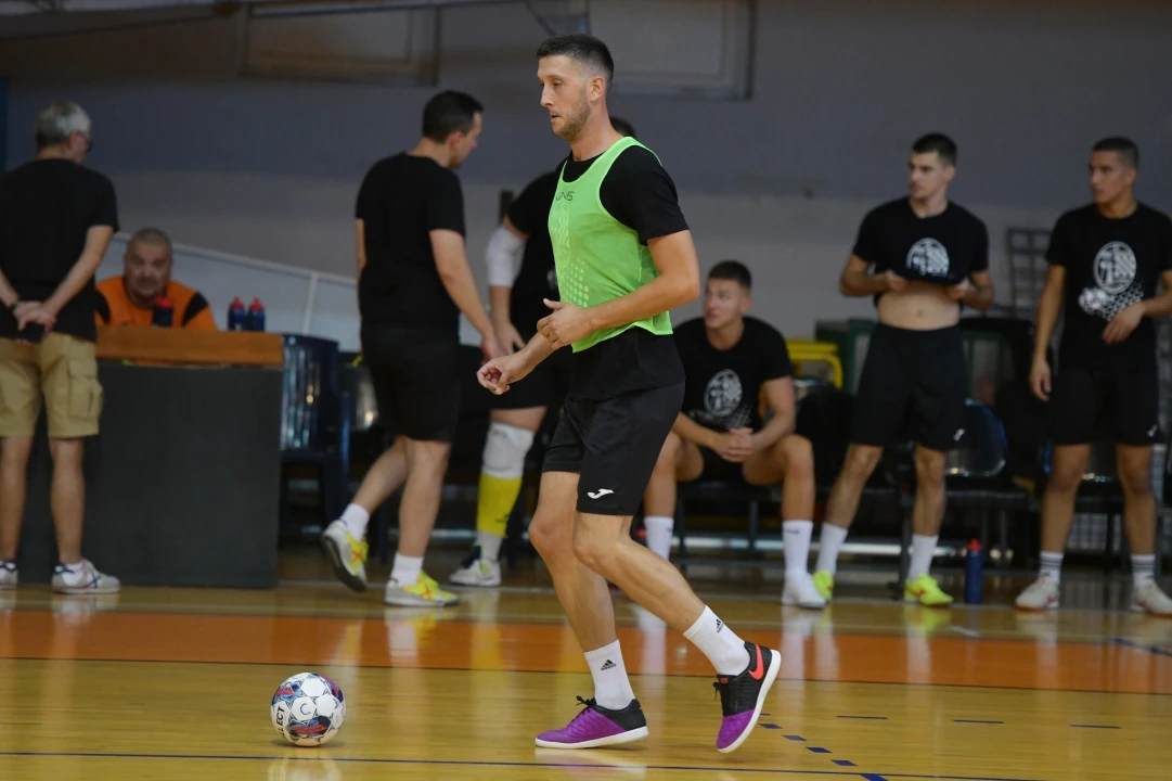 FOTO Na sinoćnjoj prozivci 19 malonogometaša Crnice, u sklopu priprema 'Kup Grada Šibenika'
