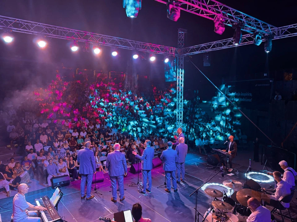 Tomislav Bralić i klapa Intrade oduševili šibensku publiku na Tvrđavi sv. Mihovila