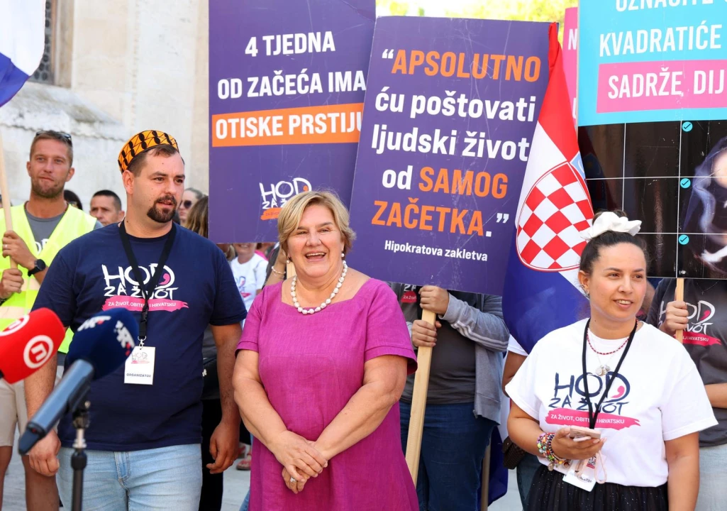 Prvi 'Hod za život' održan u Šibeniku: Od katedrale preko rive do Poljane