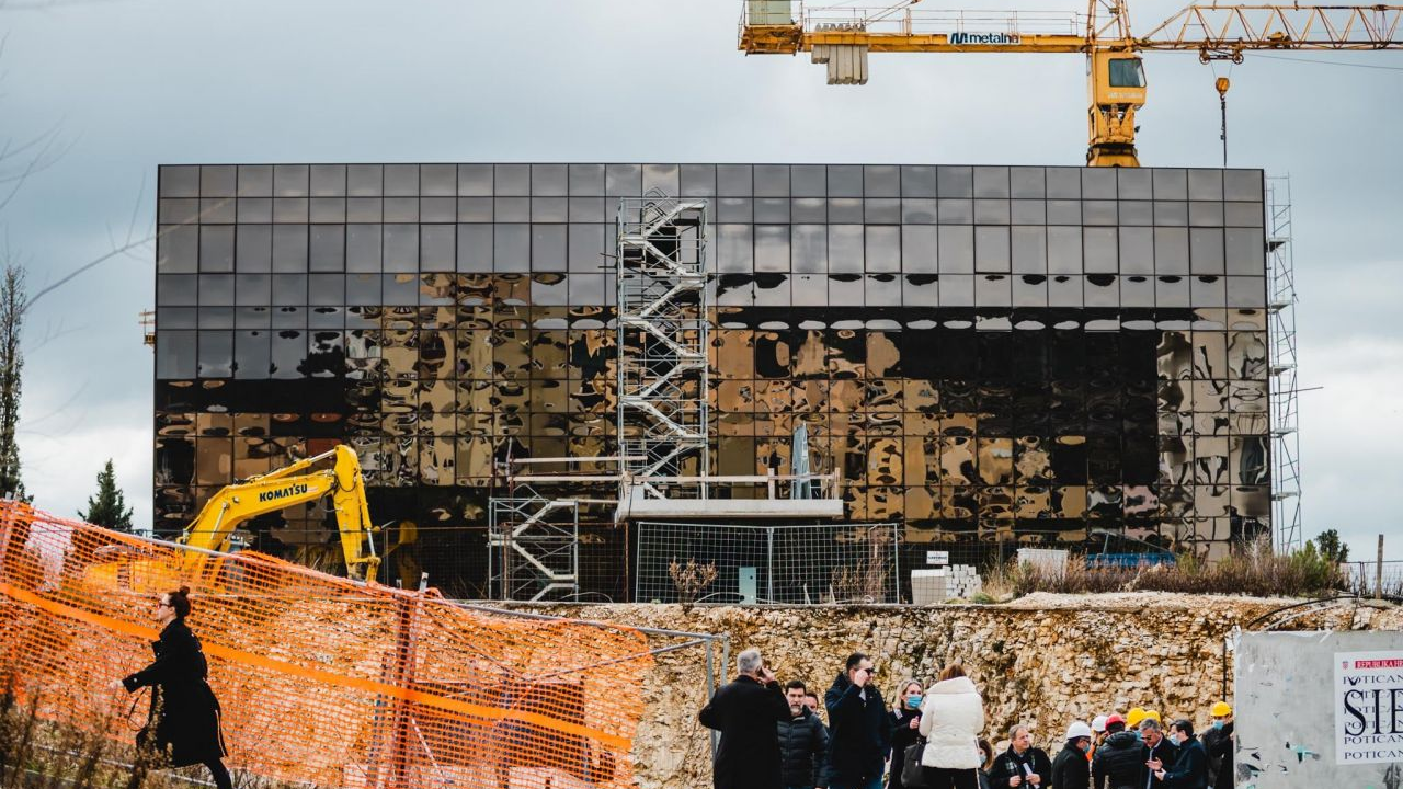 Na Palacinu niknula ogromna staklena zgrada, vojarne su sravnili sa zemljom: Da im je statika narušena saznalo se tek nakon početka radova