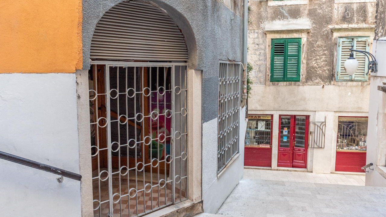 Gradska jezgra izgleda najjadnije ikad: Jedva da itko još tamo radi (i živi), katanac je na skoro svakim vratima