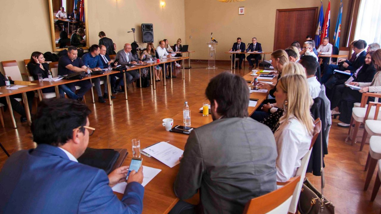 Aktualni šibenski 'parlament' zasjedao 22 puta: Jedan vijećnik posebno se ističe po izostancima, a aevo kako stoje ostali i koliko nas sve košta