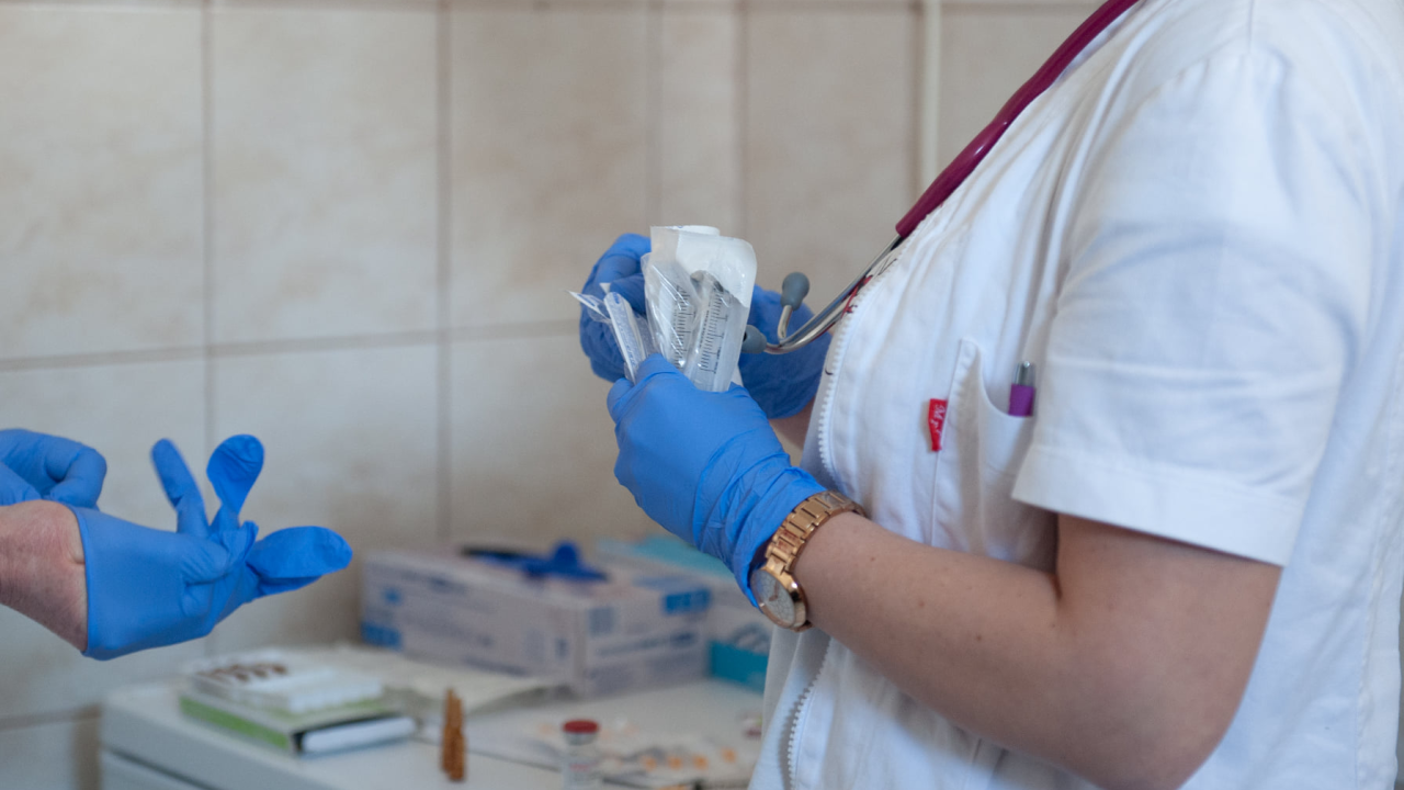 Guardian: Bogate zemlje gomilaju zalihe cjepiva, to je moralno neobranjivo