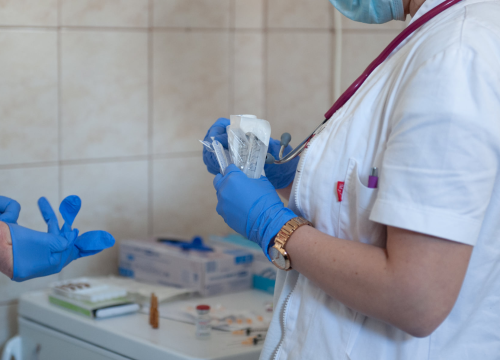 Guardian: Bogate zemlje gomilaju zalihe cjepiva, to je moralno neobranjivo