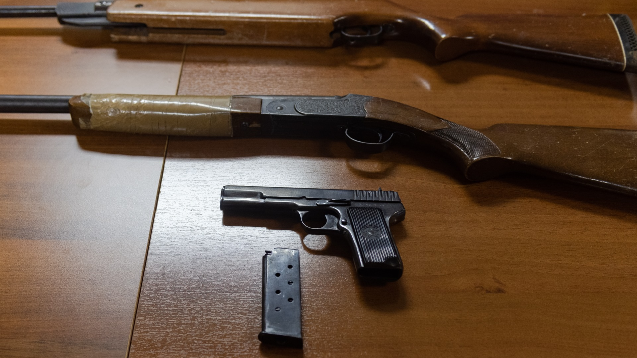 Trojica građana dobrovoljno predala oružje šibenskoj policiji: Automatsku pušku, pištolj, ručnu bombu i 396 metaka