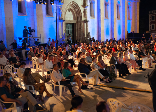 Ovog ljeta Šansona samo jednu večer: Otvoren natječaj za nove skladbe koje će biti izvedene ispred Vijećnice