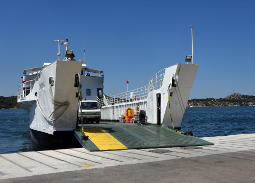 Zbog bure trajekt ne staje na Žirje, zatvoren dio magistrale i autoceste