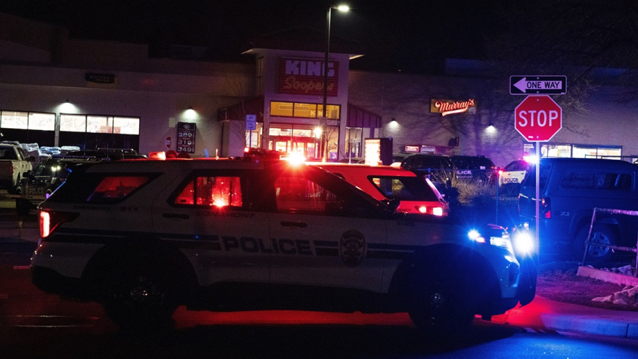 Desetoro ubijenih u pucnjavi u Coloradu