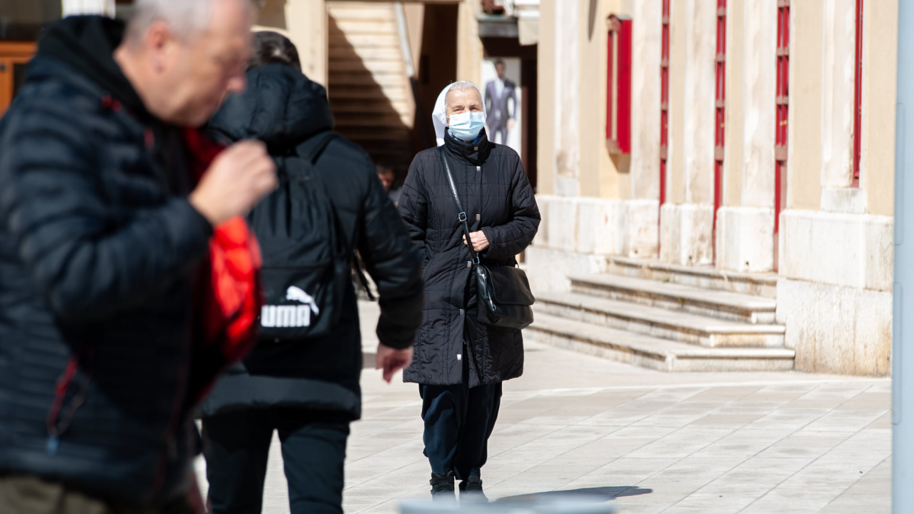 U Hrvatskoj 1673 nova slučaja zaraze na 8396 testova, preminulo 10 osoba