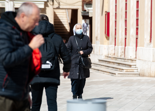 U Hrvatskoj 1673 nova slučaja zaraze na 8396 testova, preminulo 10 osoba