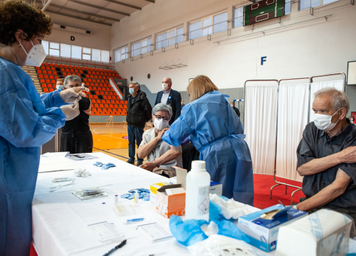 Fotografija 13 - Na Baldekin po svoju dozu ide 480 ljudi: Bivša medicinska sestra Ana Paić prva je cijepljena protiv covida