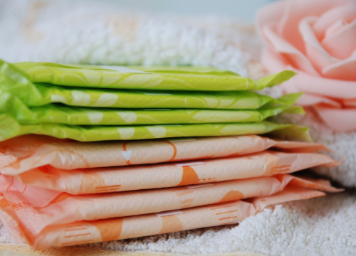 Vlada odbila smanjenje poreza na menstrualne potrepštine: Ulošci i tamponi i dalje su 'luksuzni proizvod'