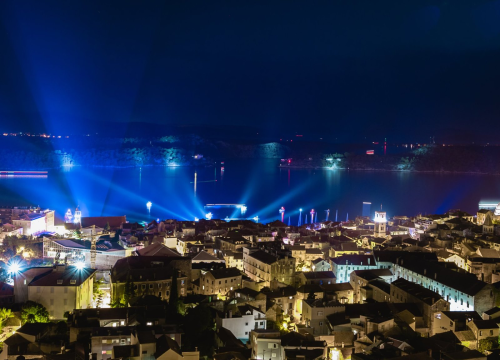 Šibenska riva večeras u mraku na sat vremena: Pogasite i vi svjetla u kući