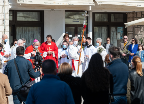 Procesijom, misom i blagoslovom maslinovih grančica Šibenčani proslavili Cvjetnicu