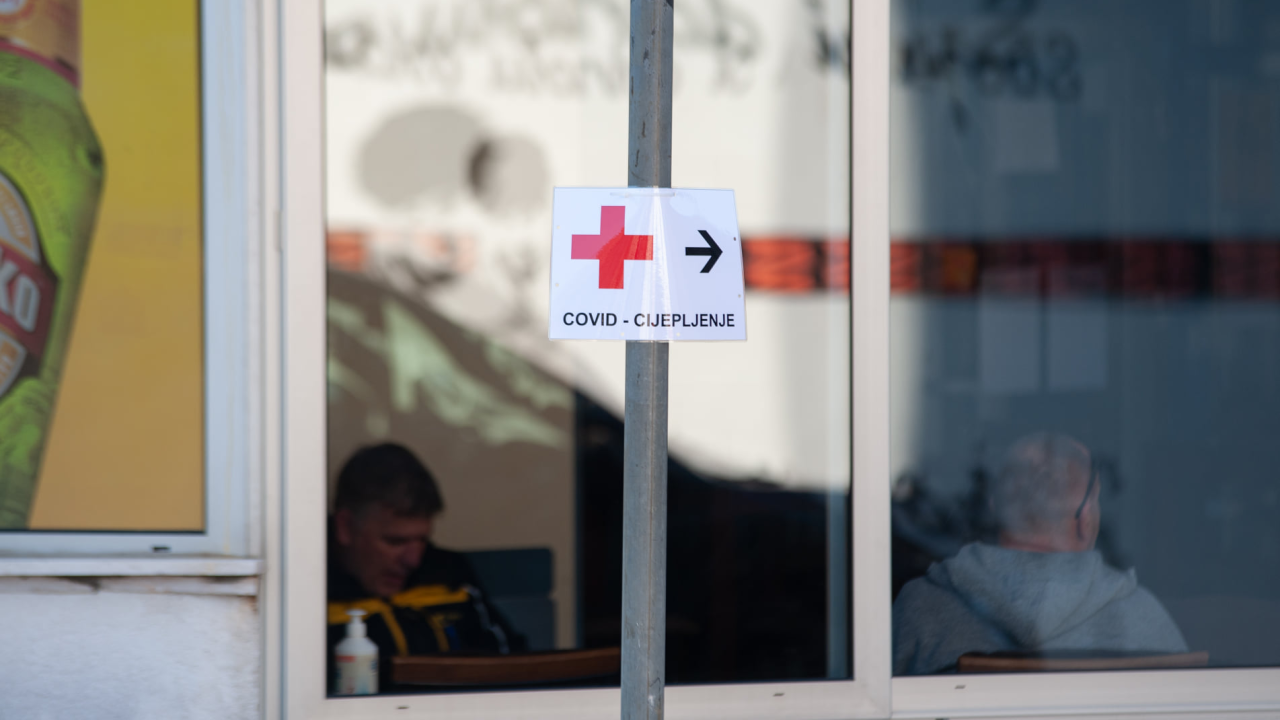 Danas u Hrvatskoj 300 novozaraženih, Stožer prvi put dao informacije o cijepljenima