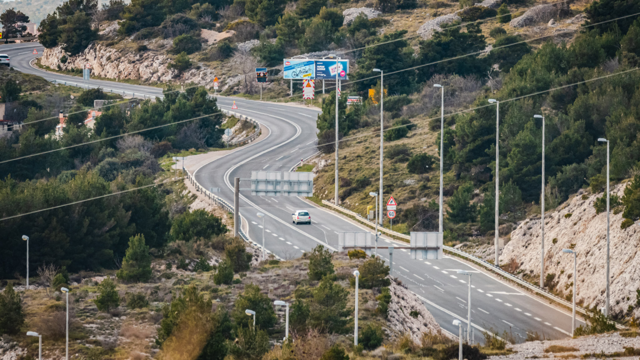 Danas prestaje obveza paljenja dnevnih svjetala na automobilima, iako se većinom pale sama