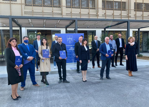 Ministrica Tramišak u Ražinama potpisala čak 19 ugovora i jedan sporazum