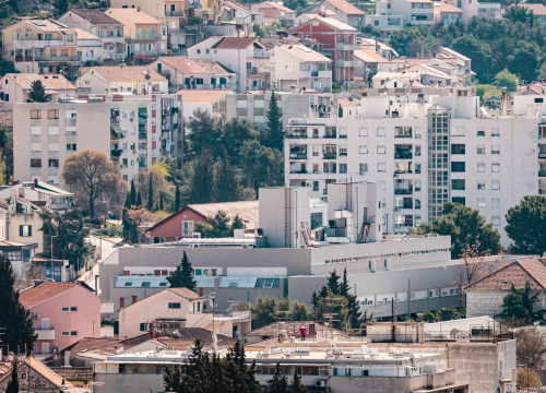 Danas u županiji 49 novozaraženih: U šibenskoj bolnici preminuli muškarac i žena