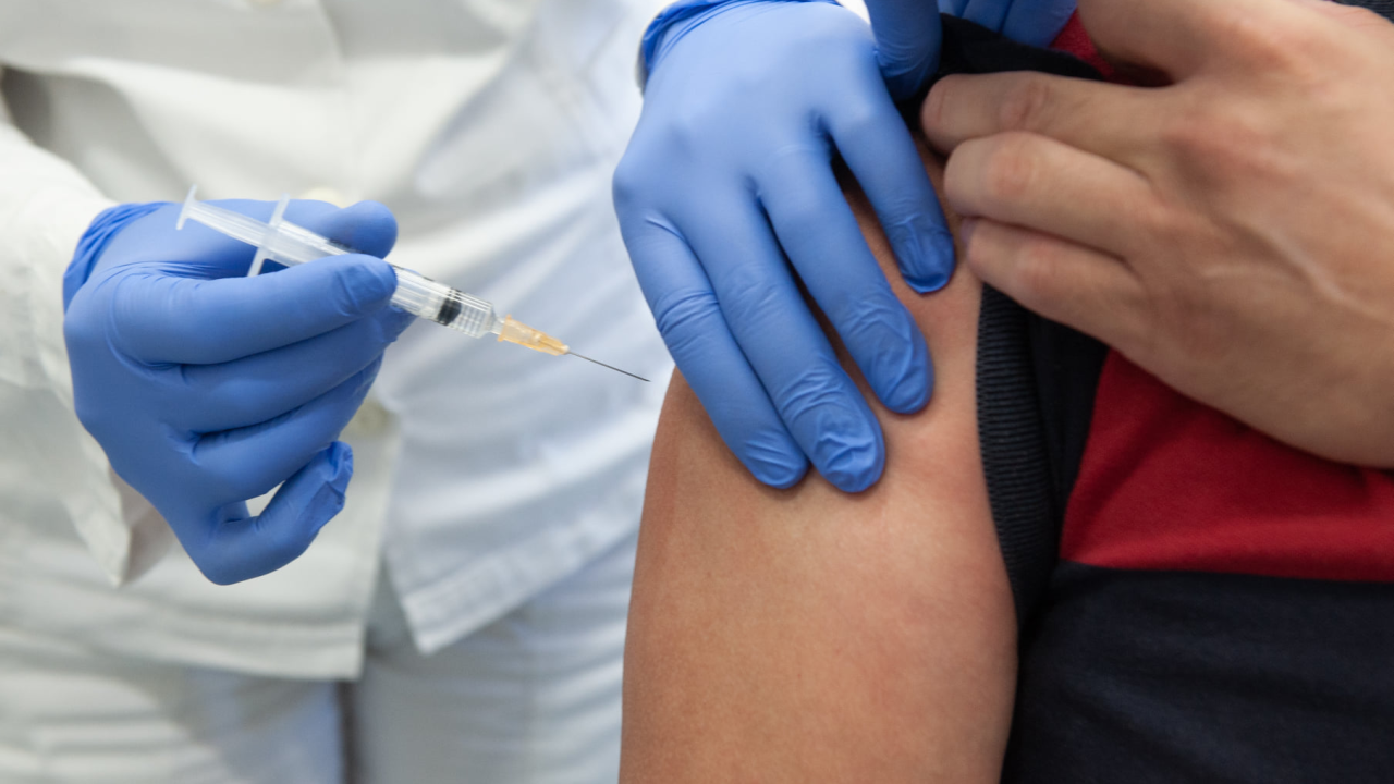 Evo što ne biste trebali raditi nakon cijepljenja protiv koronavirusa