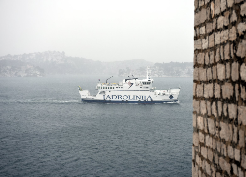 Otočani odsječeni: Trajekt ne ide prema Zlarinu i Žirju, nema ni katamarana za Kaprije i Žirje