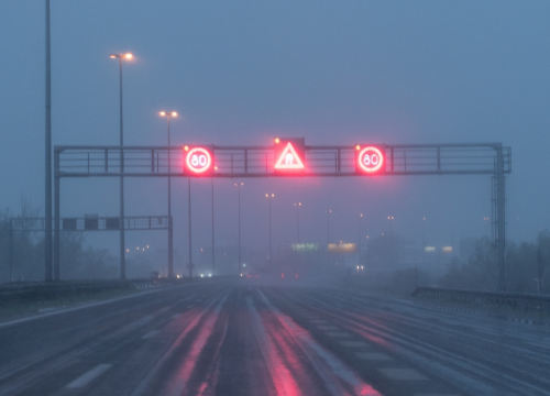 Iza ralica zastoji, na autocestama nesreće zbog snijega i leda: Ne krećite na put bez zimske opreme!