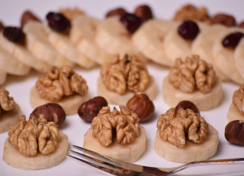 Imate problema sa spavanjem? Možda bi vam ova hrana mogla pomoći da lakše utonete u san