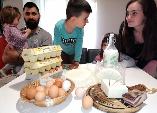 Jedina mlada obitelj u selu kod Knina i jedini koji proizvode sir kao stari Tračani i Iliri